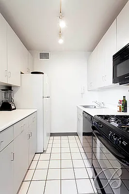 Sold by Bellmarc Realty | media 8