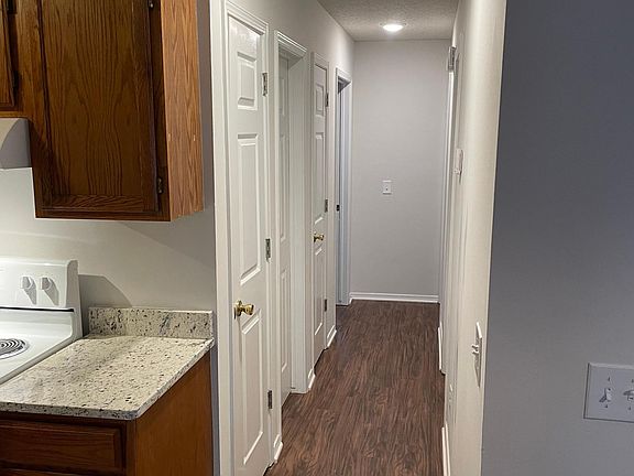 5th image of 3166 W Oakfield St