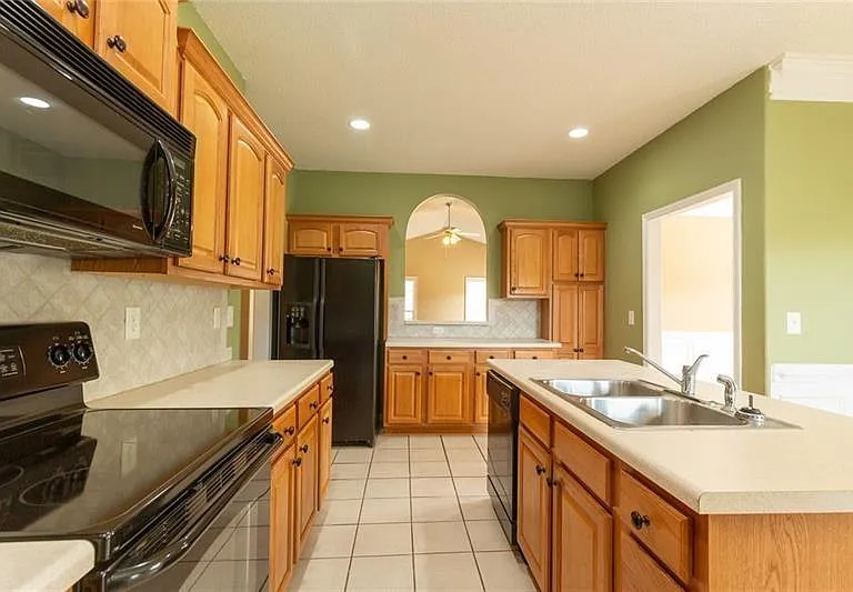 300 McKendree Ct — Photo 14