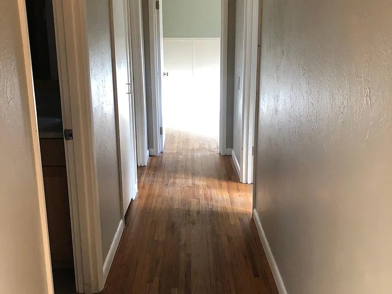 410 NE 10th St — Photo 16