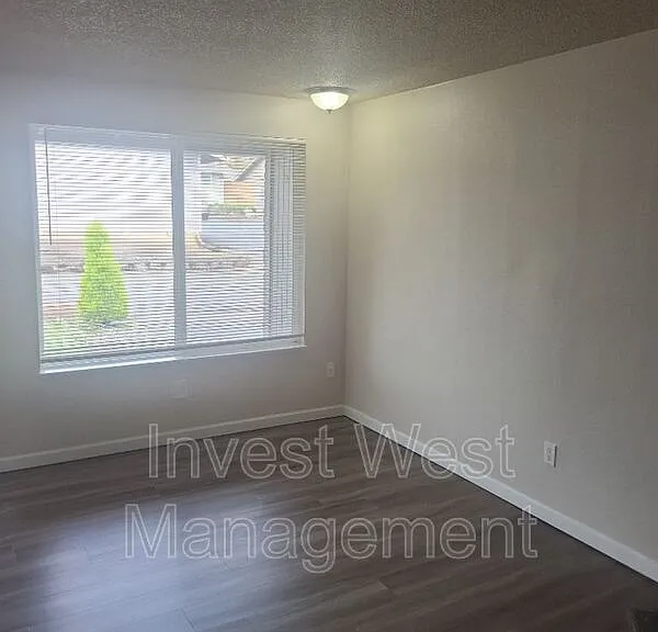 3331 NE 57th Ave #8 — Photo 1