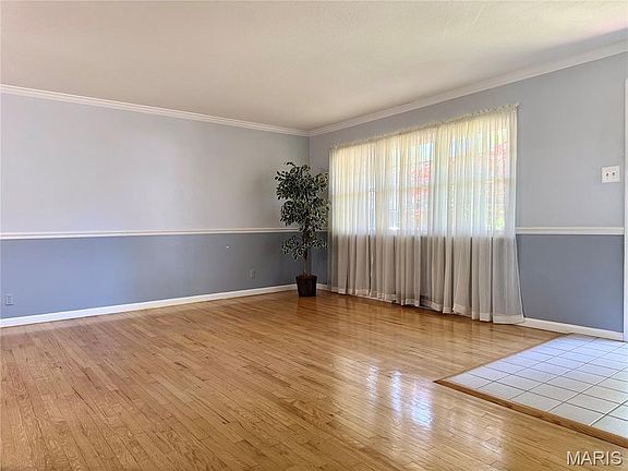 3rd image of 1330 Spring Valley Dr