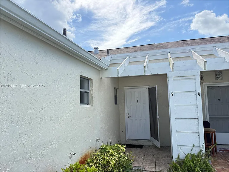 21393 NE 8th Ct #3 — Photo 3