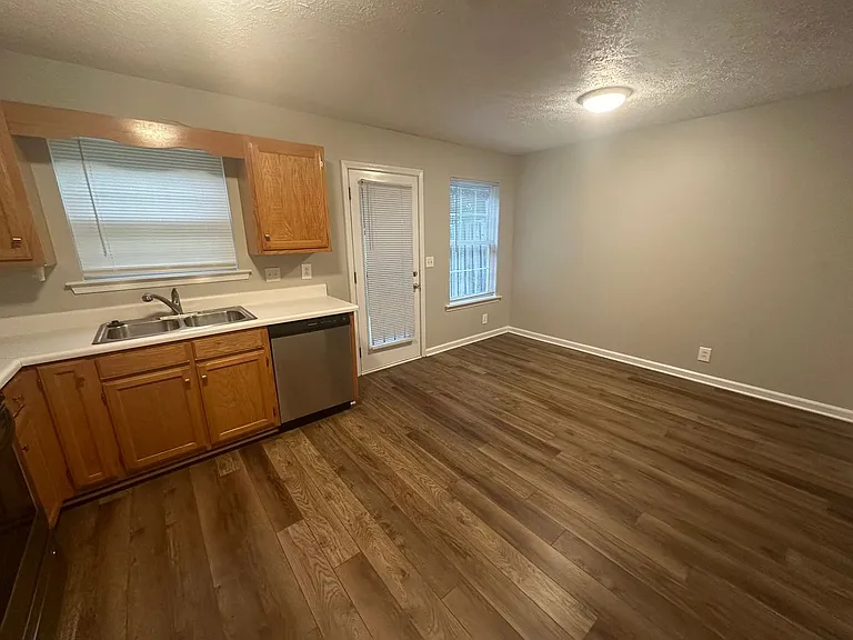 2434 Willowbrook Dr — Photo 7