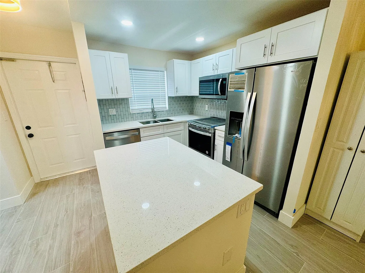 2 bed, 1.5 bath, 1000 sqft, $2,275 — Photo 3