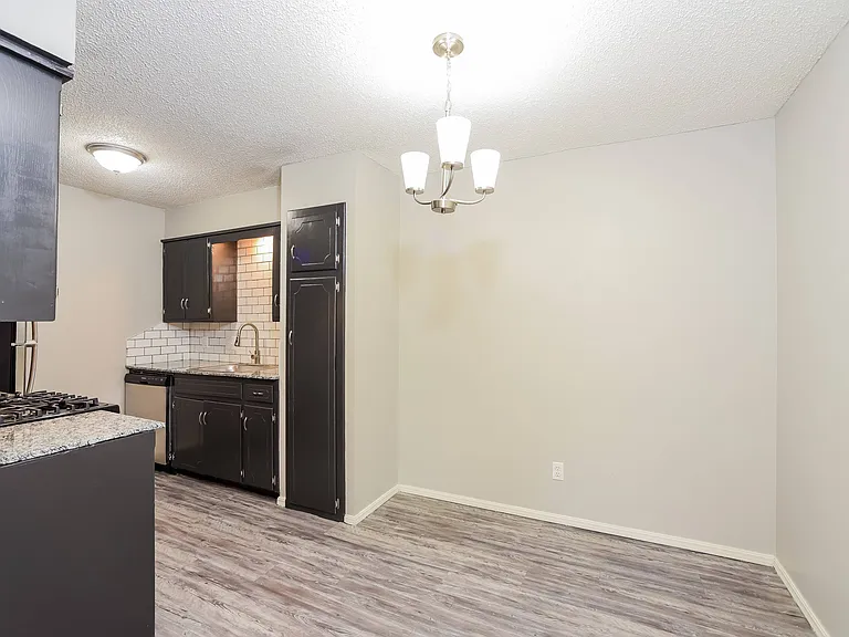 Premium unit dining area (10FB10) Premium unit dining area (10FB10)