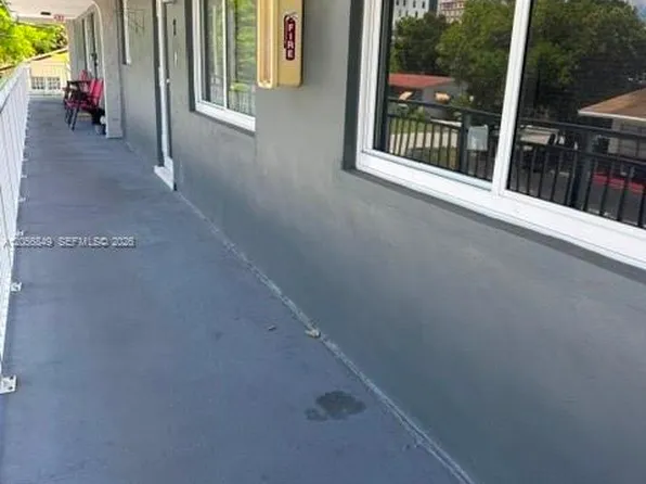 920 SE 2nd Ave #7, Hallandale, FL 33009
