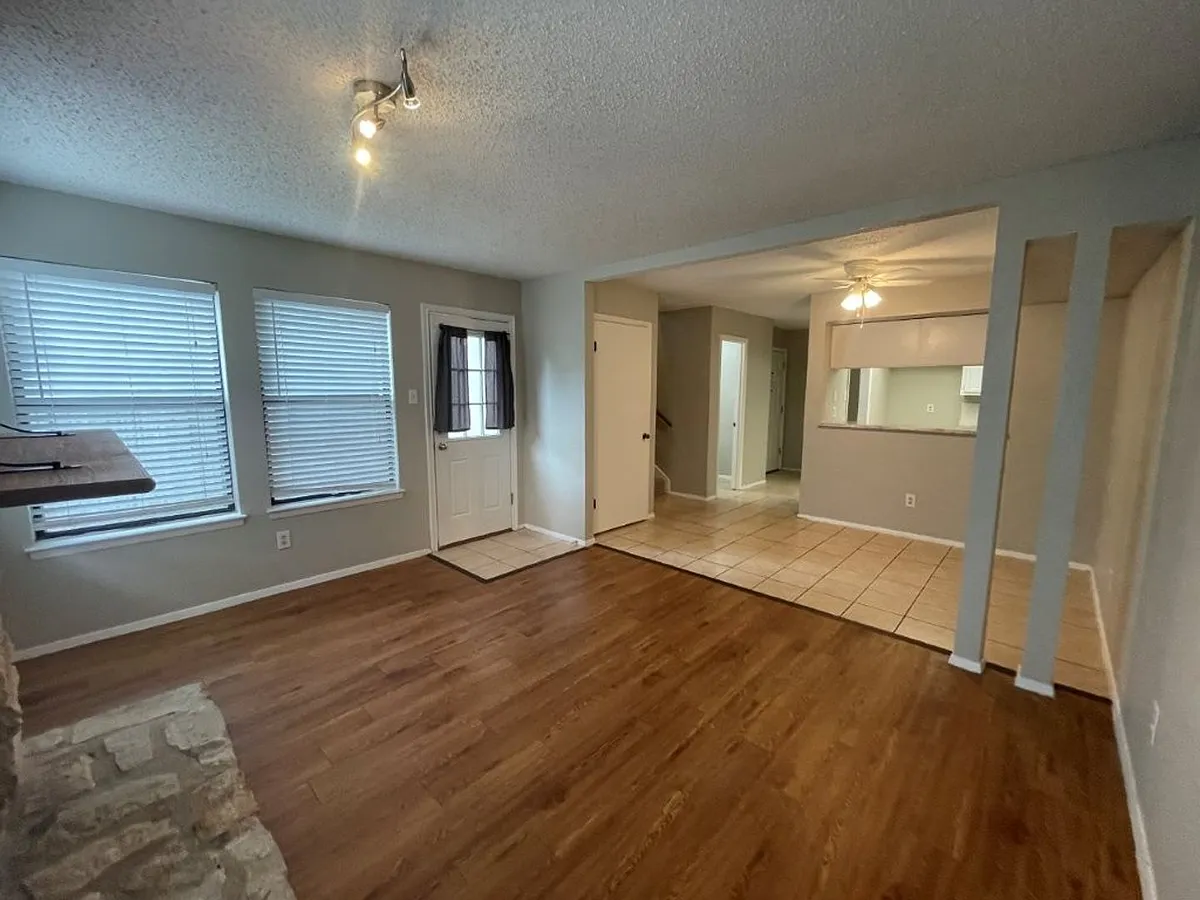 Building Photo - 12307 Deer Falls Dr #A