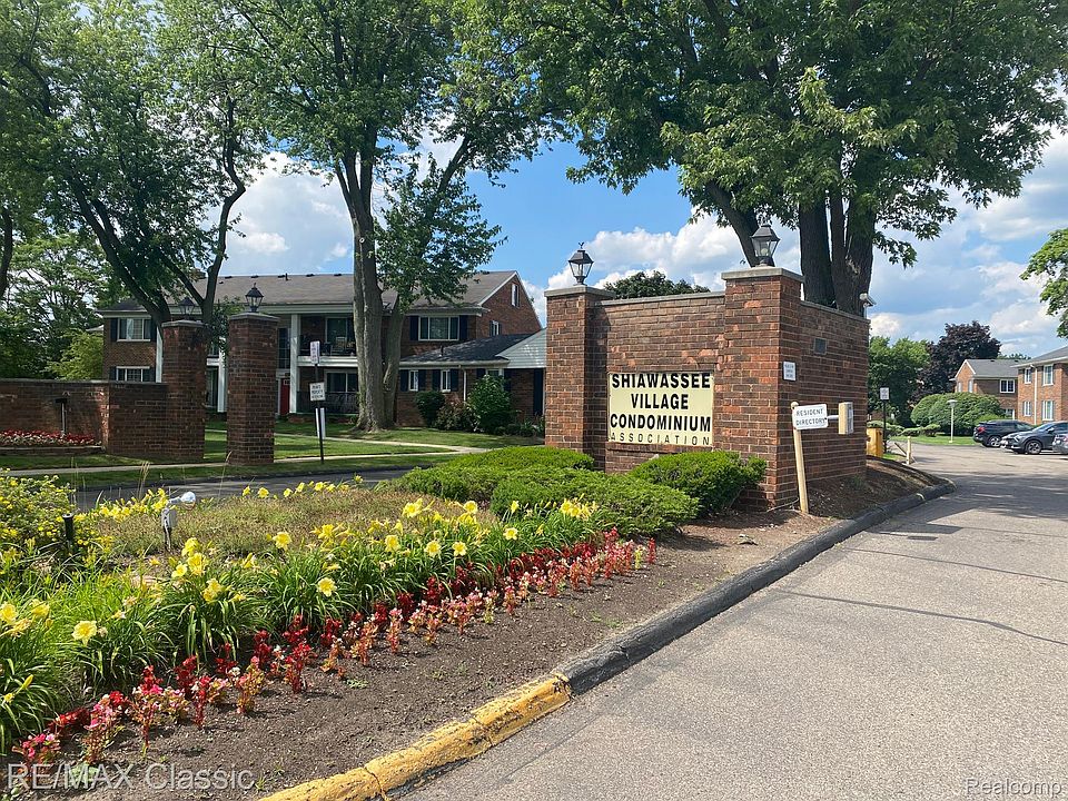 1st image of 25325 Shiawassee Cir APT 103
