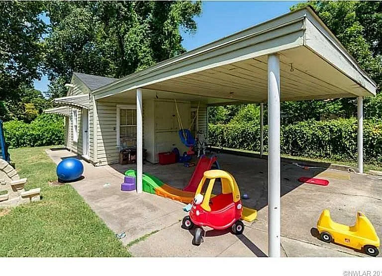 3624 Gilbert Dr — Photo 21