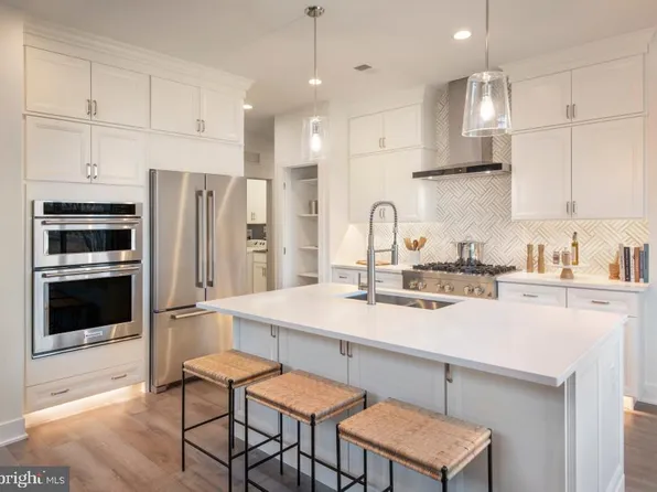 19 Holtz Way, West Windsor, NJ 08550