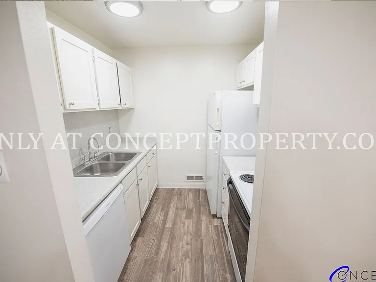 Foothill Terrace — Photo 140