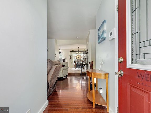 3rd image of 713 Arbor Ct