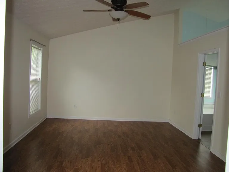 3350 Vernon Cmns NW — Photo 17