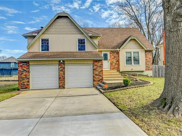 14747 S Homestead Dr, Olathe, KS 66062