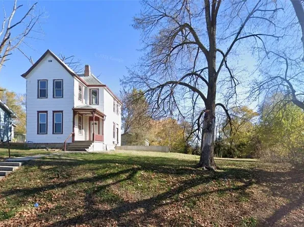 1026 Hickory St, Atchison, KS 66002