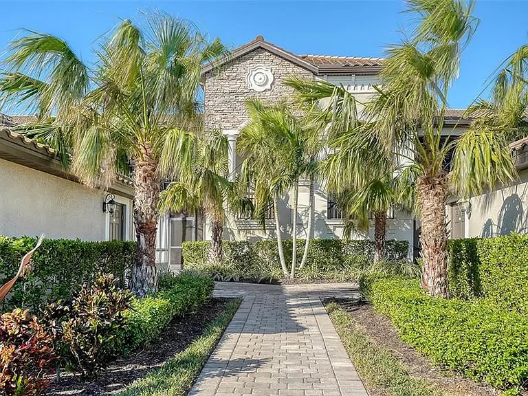 5537 Palmer Cir #201 — Photo 4