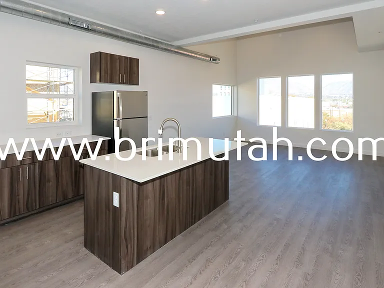 945 S Washington St #203 — Photo 2