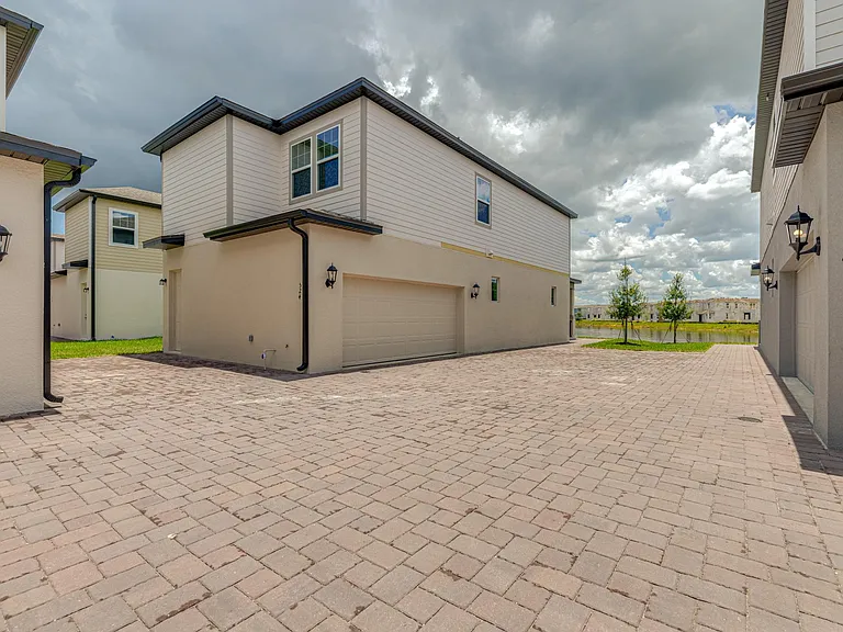 524 Venetian Palms Blvd — Photo 8