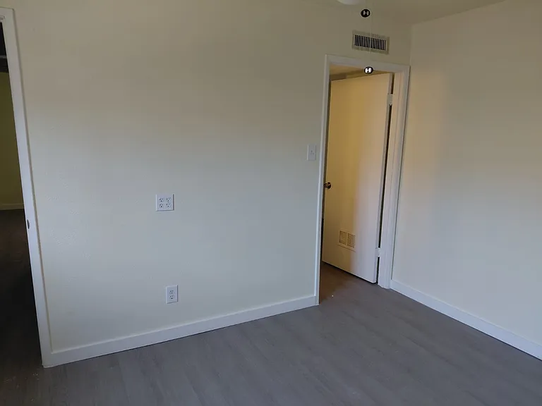 3314 Excalibur Cir — Photo 3