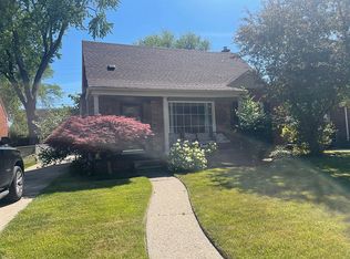 24705 Woodcroft Dr, Dearborn, MI 48124