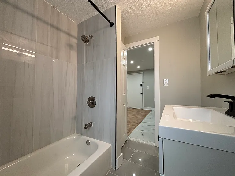 110 Maltby St #12R — Photo 3