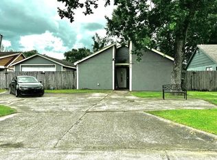 3870 Heatherwood Dr, Beaumont, TX 77706