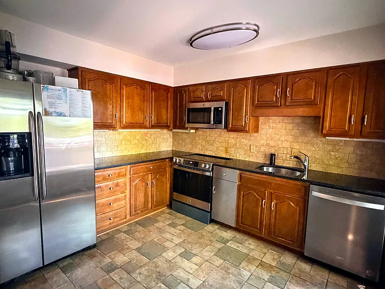 4343 Embassy Park Dr NW — Photo 10