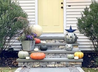 390 Robin Hollow Rd, West Greenwich, RI 02817