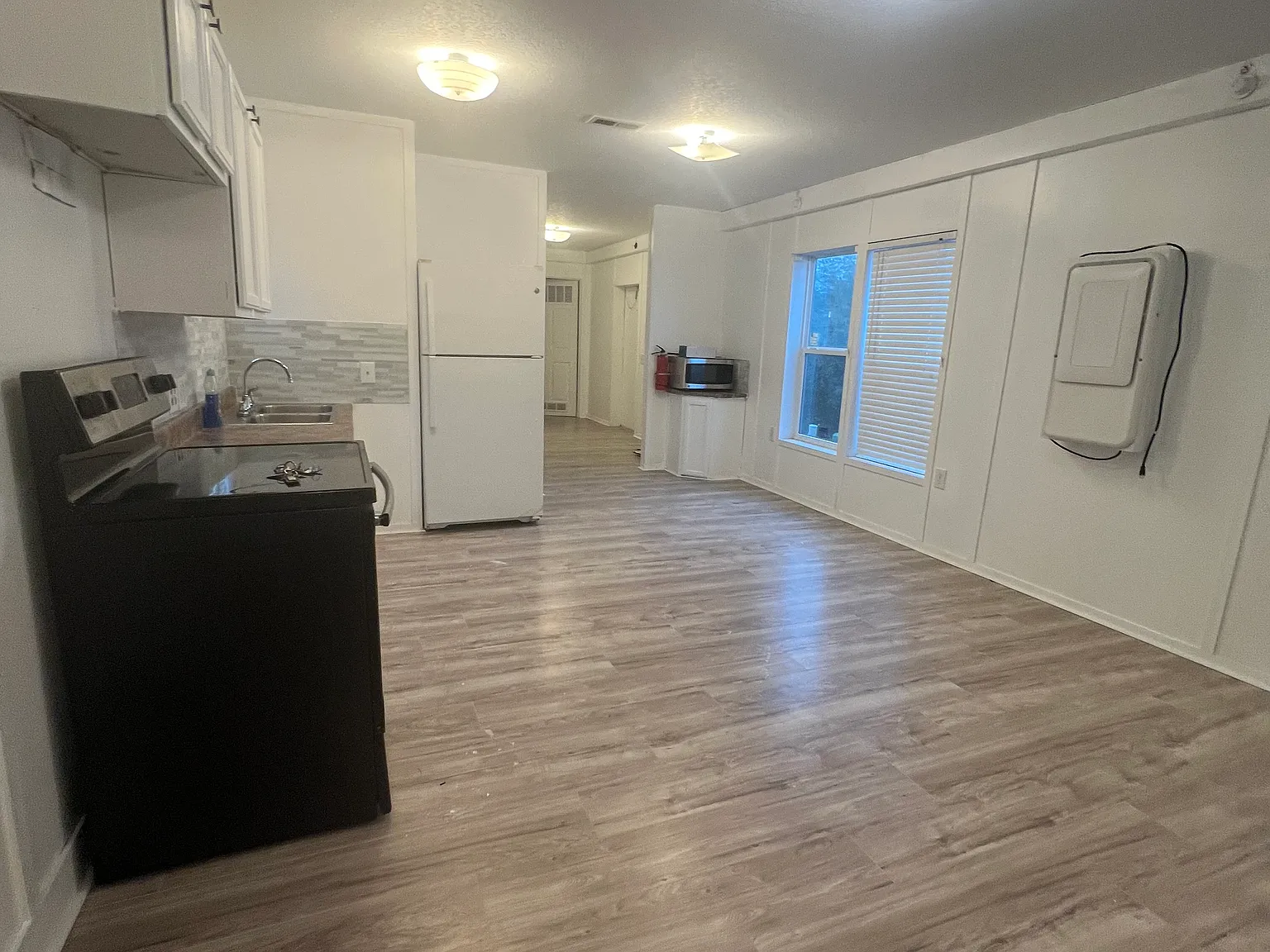 3 bed, 896 sqft, $1,500 — Photo 2