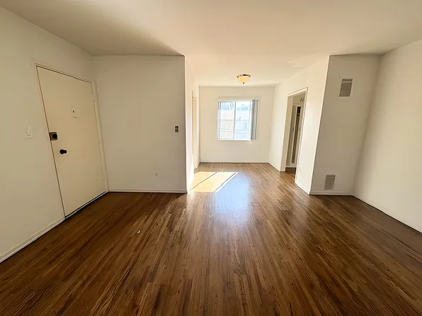 470 S Mariposa Ave, Los Angeles, CA