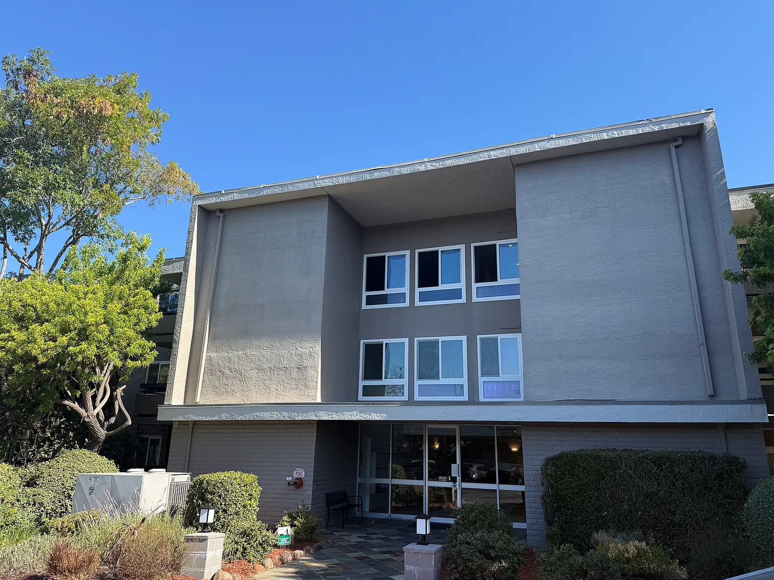 Oakview Apartments — Photo 4
