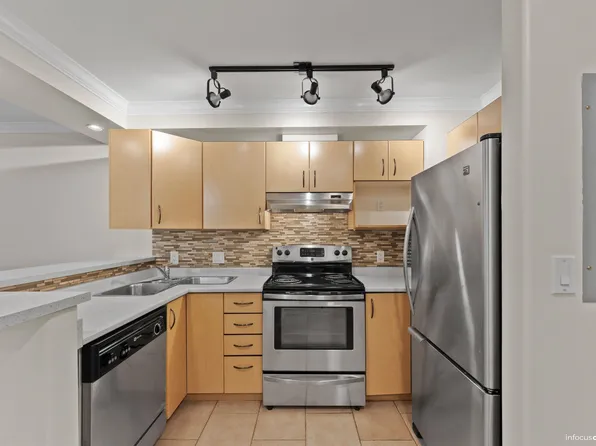 20200 56th Ave #219, Langley, BC V3A 8S1