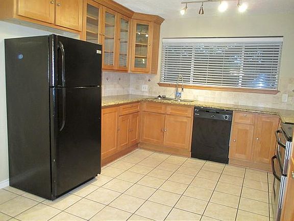 4th image of 6205 Vinewood Ln