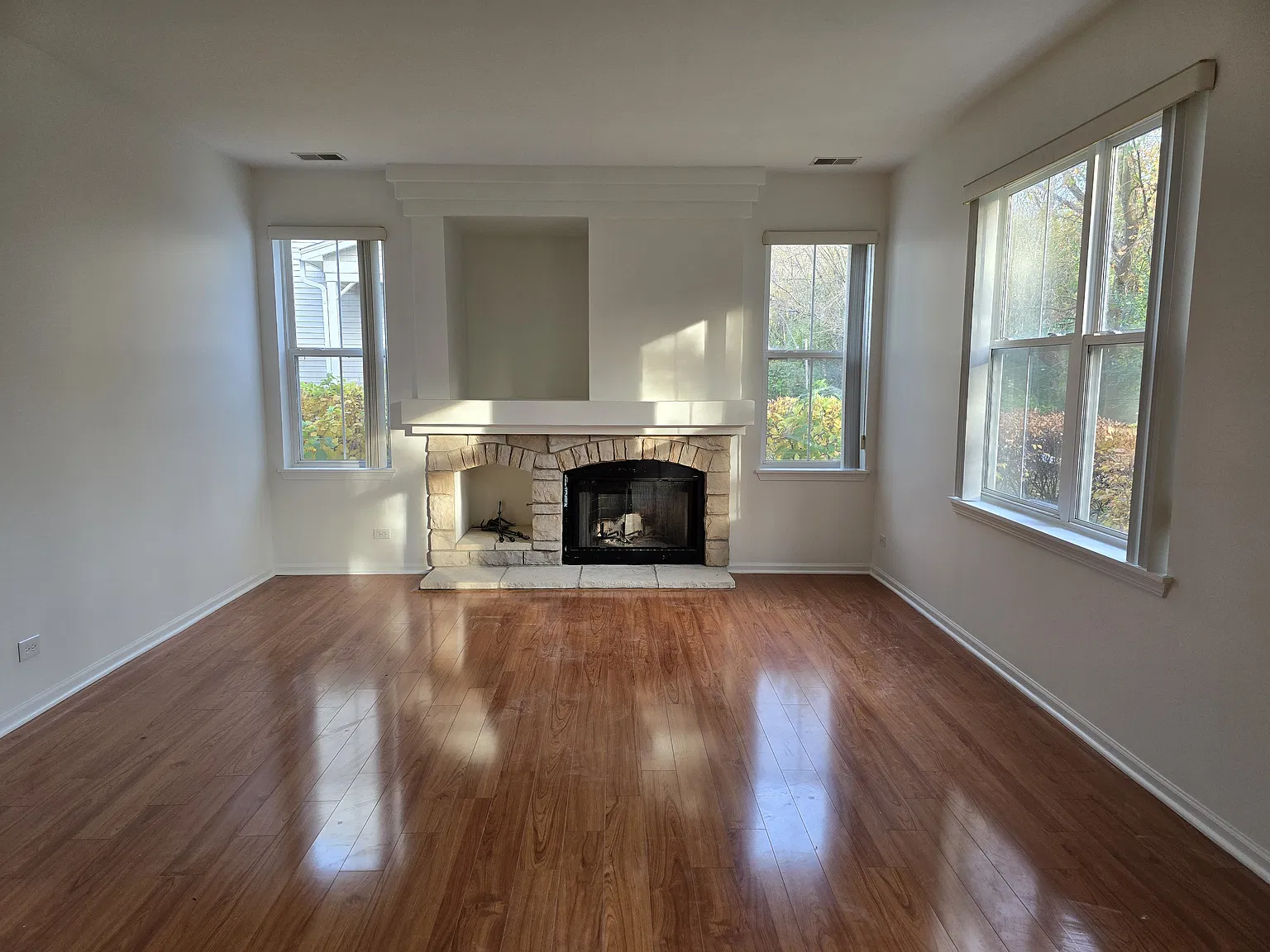 2 bed, 1868 sqft, $2,600 — Photo 3