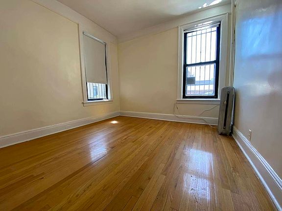4th image of 21-70 33rd St #1