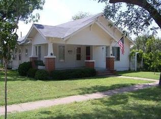 1101 N 7th St, Ballinger, TX 76821