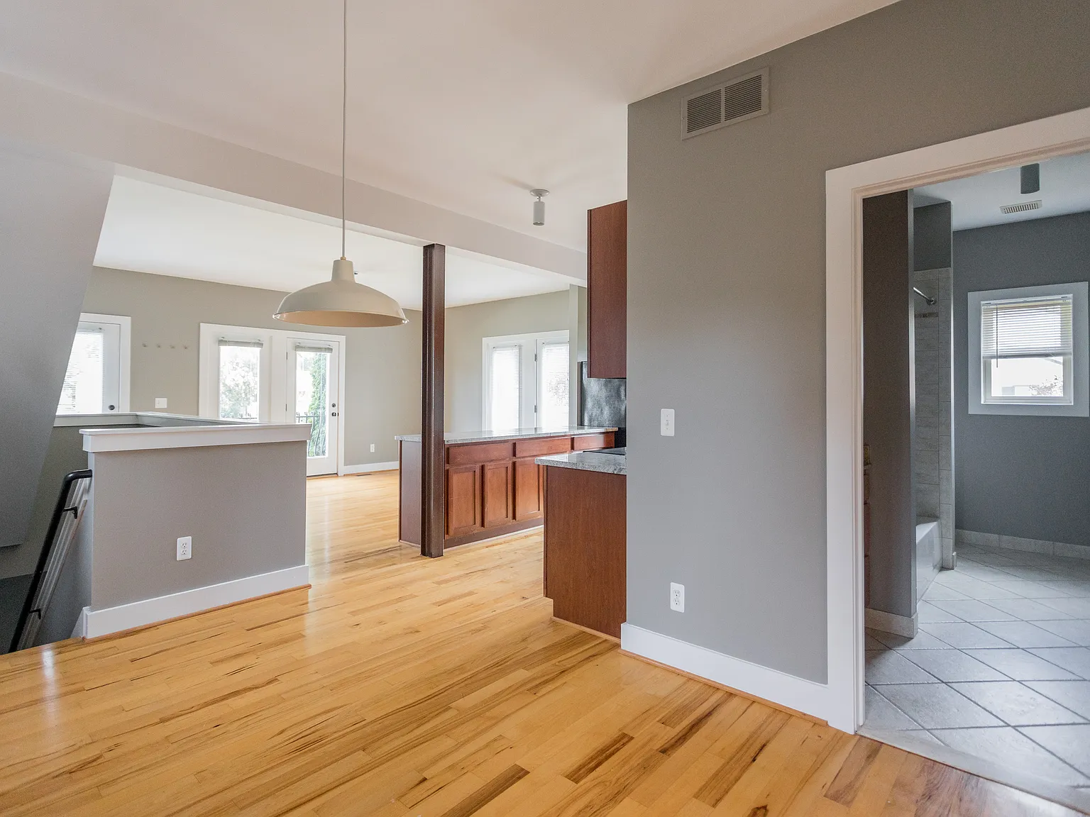 2 bed, 2000 sqft, $2,200 — Photo 4