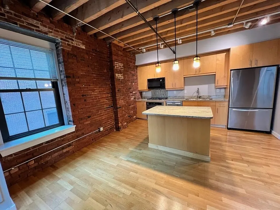 101 Broad St #4E