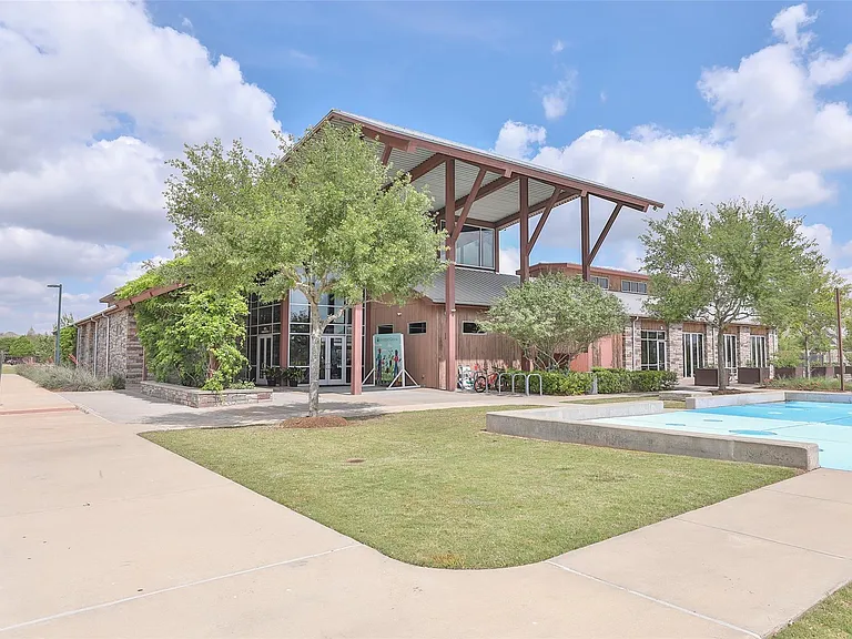 2810 Bluesage Bluff Dr — Photo 39