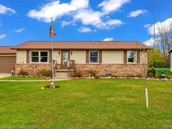 6761 Lorraine St, Marlette, MI 48453
