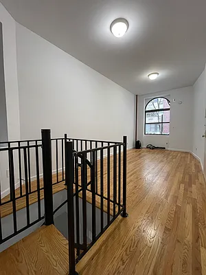 Rented by Glasser Realty LLC | media 10