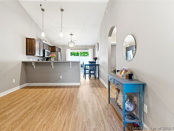 5th image of 812 Twin Oaks Drive