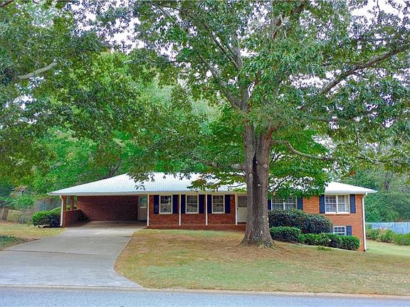 4th image of 3840 Briarcliff Dr