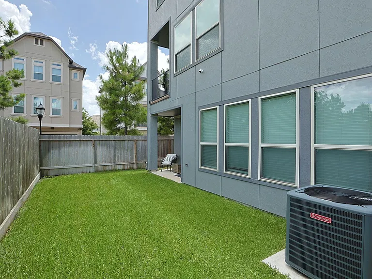 4004 Centre Meadow Way — Photo 31