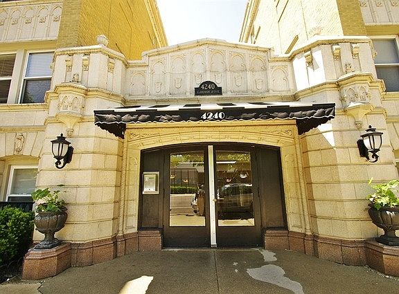 2nd image of 4240 N Clarendon Ave APT 308N