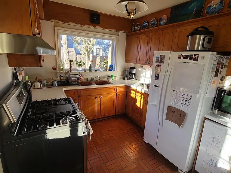Kitchen. Newer Stove and hood, new dishwasher