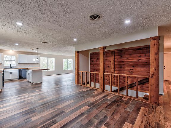 3rd image of 145 W Houston Ave