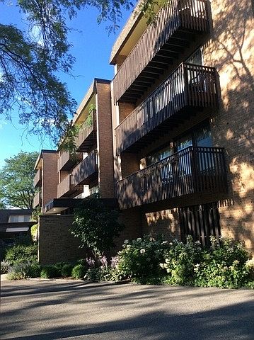 1st image of 1815 Tanglewood Dr Unit 2C
