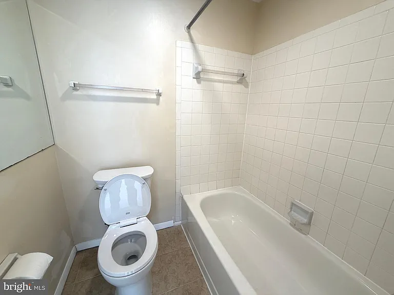 18131 Chalet Dr #24-103 — Photo 35